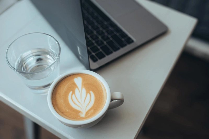 Wasser zum Kaffee: Eine wunderbare Kombination