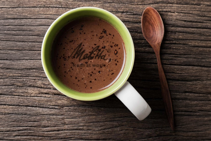 Kaffee vs. Kakao Welcher Wachmacher ist bürotauglicher?