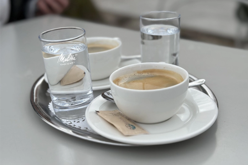Kaffee und Wasser im Büro: So gelingt die richtige Balance